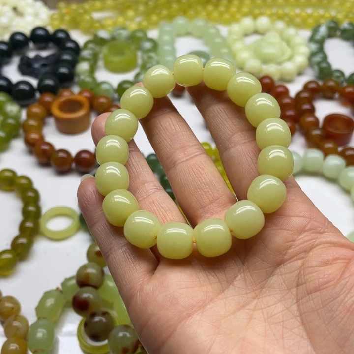 蛇纹石玉手串未镶嵌浮***闲