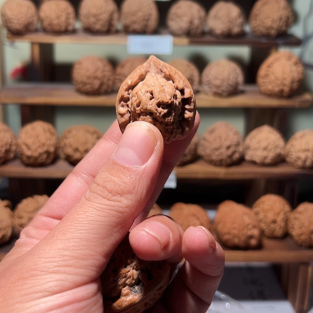 大*佬文玩核桃，金字塔核桃