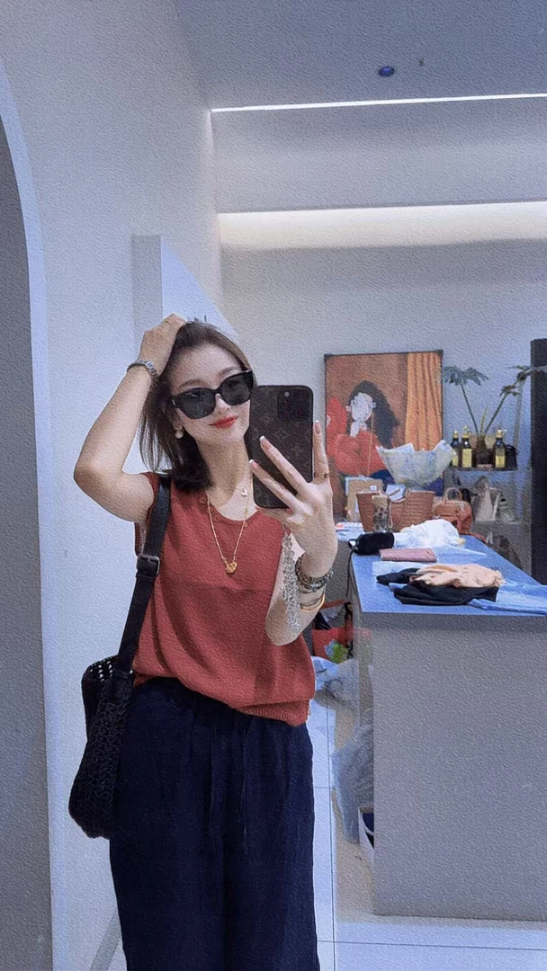 倩倩家U领简约针织上衣