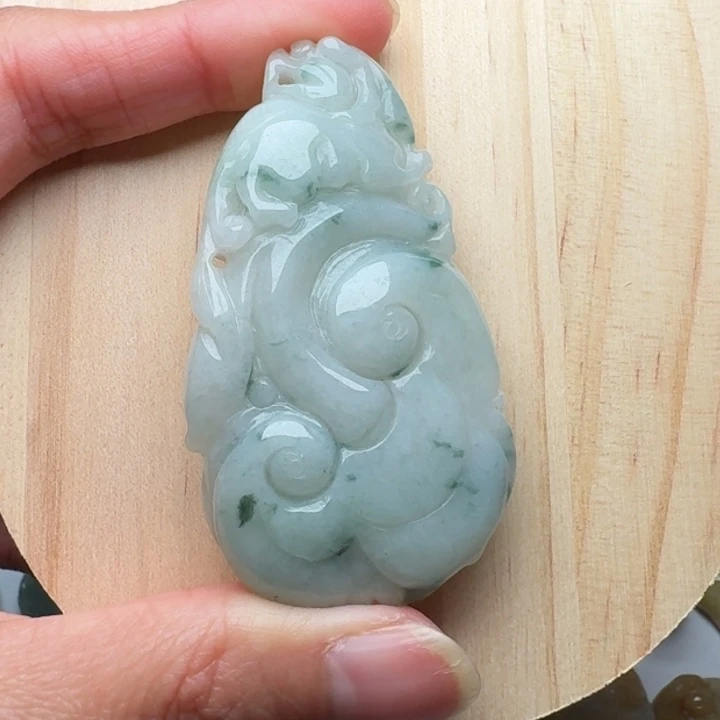 翡翠未镶嵌颈饰如意貔貅