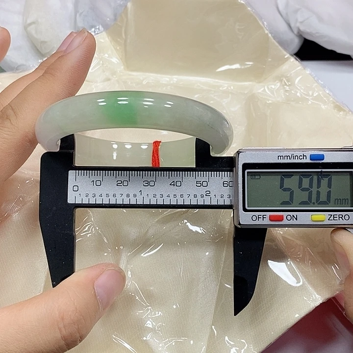 翡翠手镯未镶嵌112