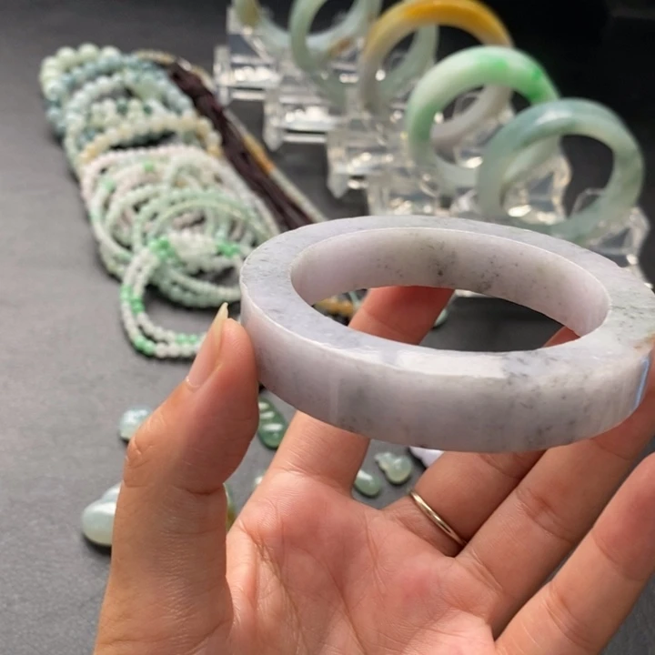 未镶嵌翡翠手镯定制翡翠