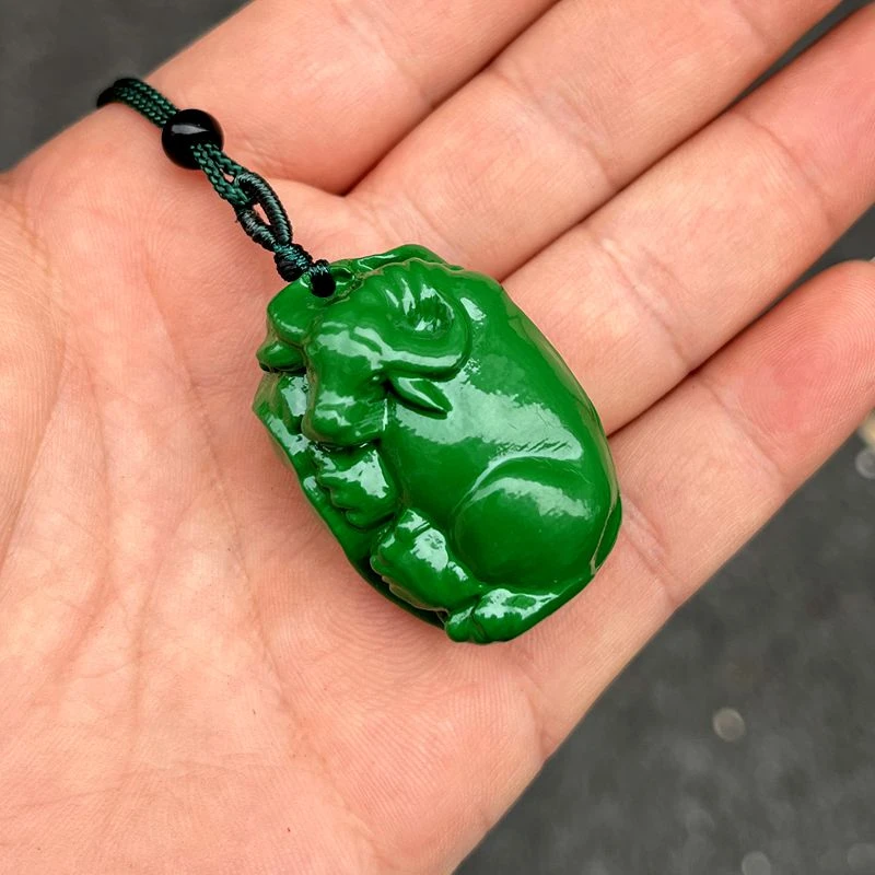 木雕绿色牛吊坠挂件木质十二生肖实木丑牛木头牛随身木牛雕刻挂饰