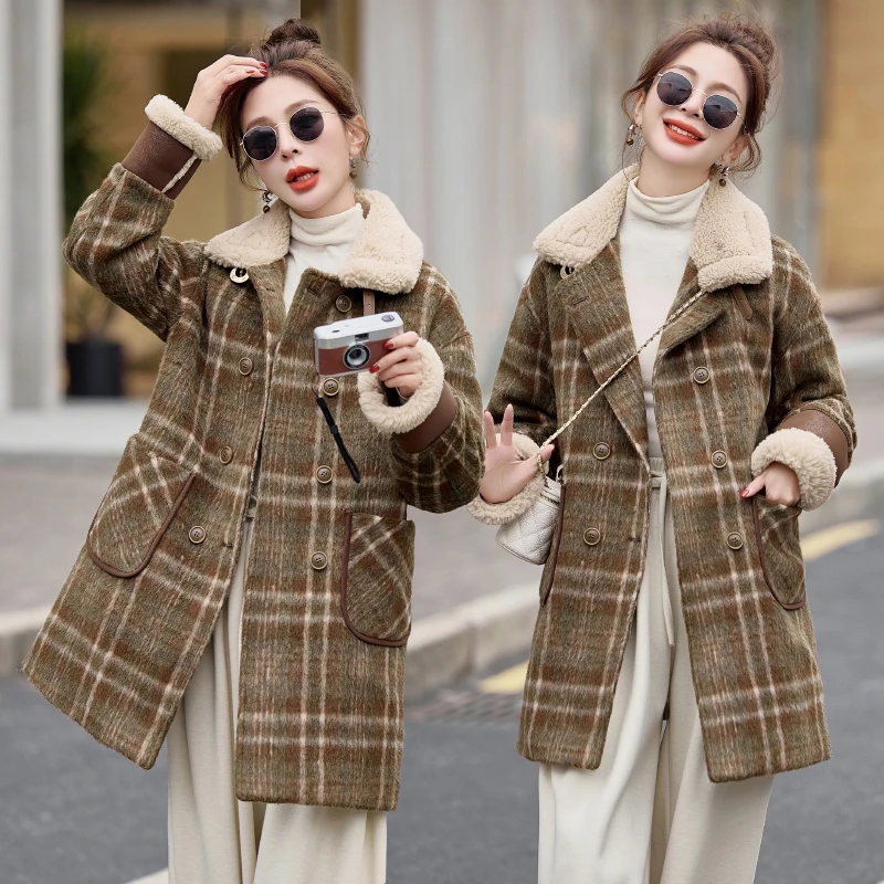 羊羔毛拼接格子毛呢羽绒服女2024冬季新款设计感白鸭绒中长款外套