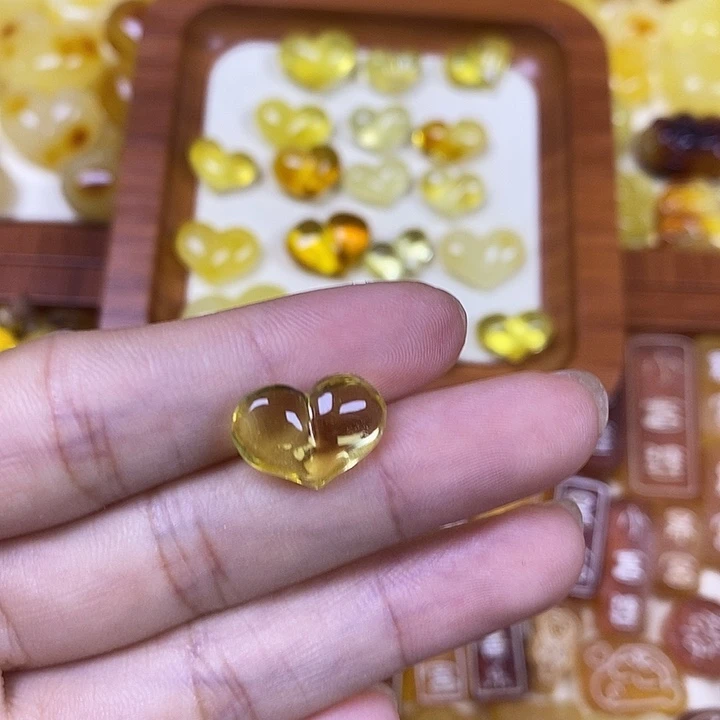 旺***头吊坠橄榄核小屁桃