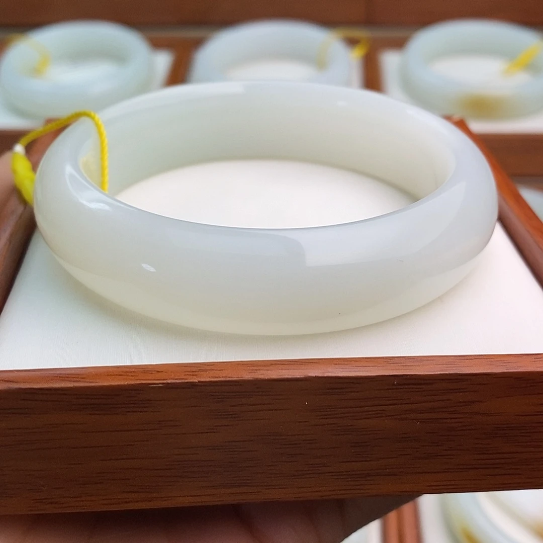 和田玉（白玉）未镶嵌手镯