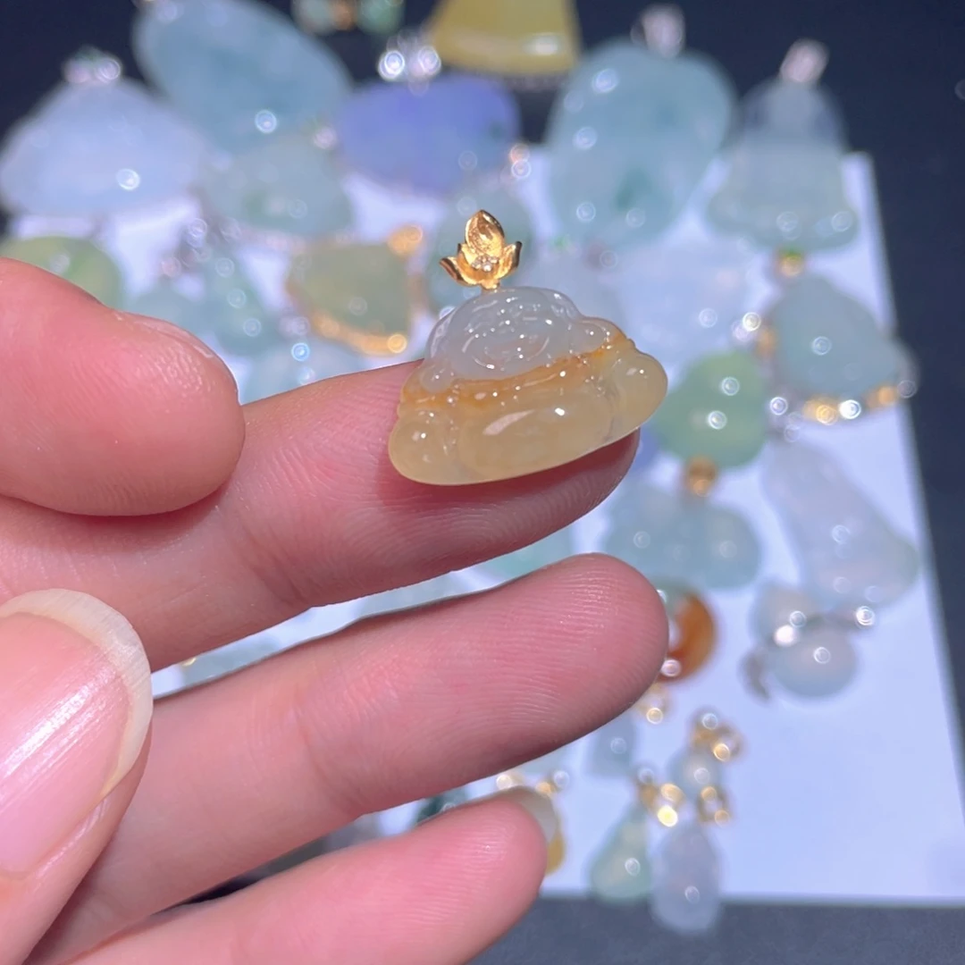 翡翠18K金镶嵌颈饰翡翠