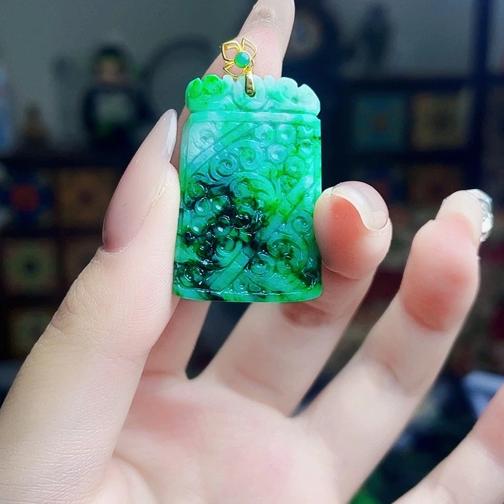 翡翠18K金镶嵌颈饰多样性