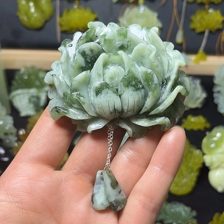 蛇纹石玉未镶嵌颈饰