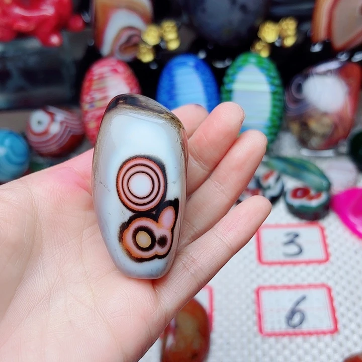 东***读玛瑙/玉髓未镶嵌珠宝半成品