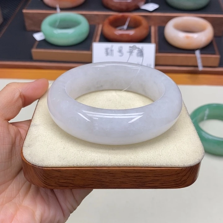 未镶嵌手镯石英质玉