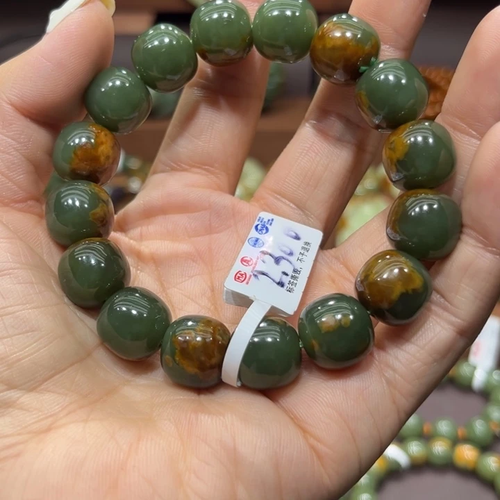 侯***歌未镶嵌手链和田玉