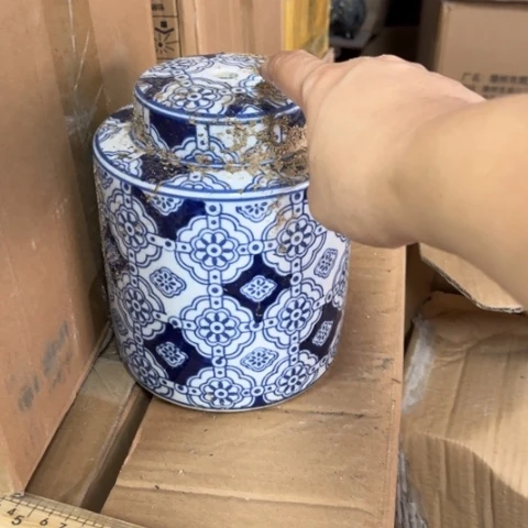 瓶m****o瑕疵瓷片不退不换。。。。。。。。。。。