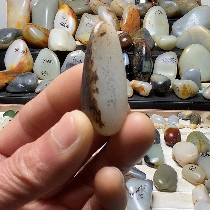 和田玉未镶嵌颈饰吊坠