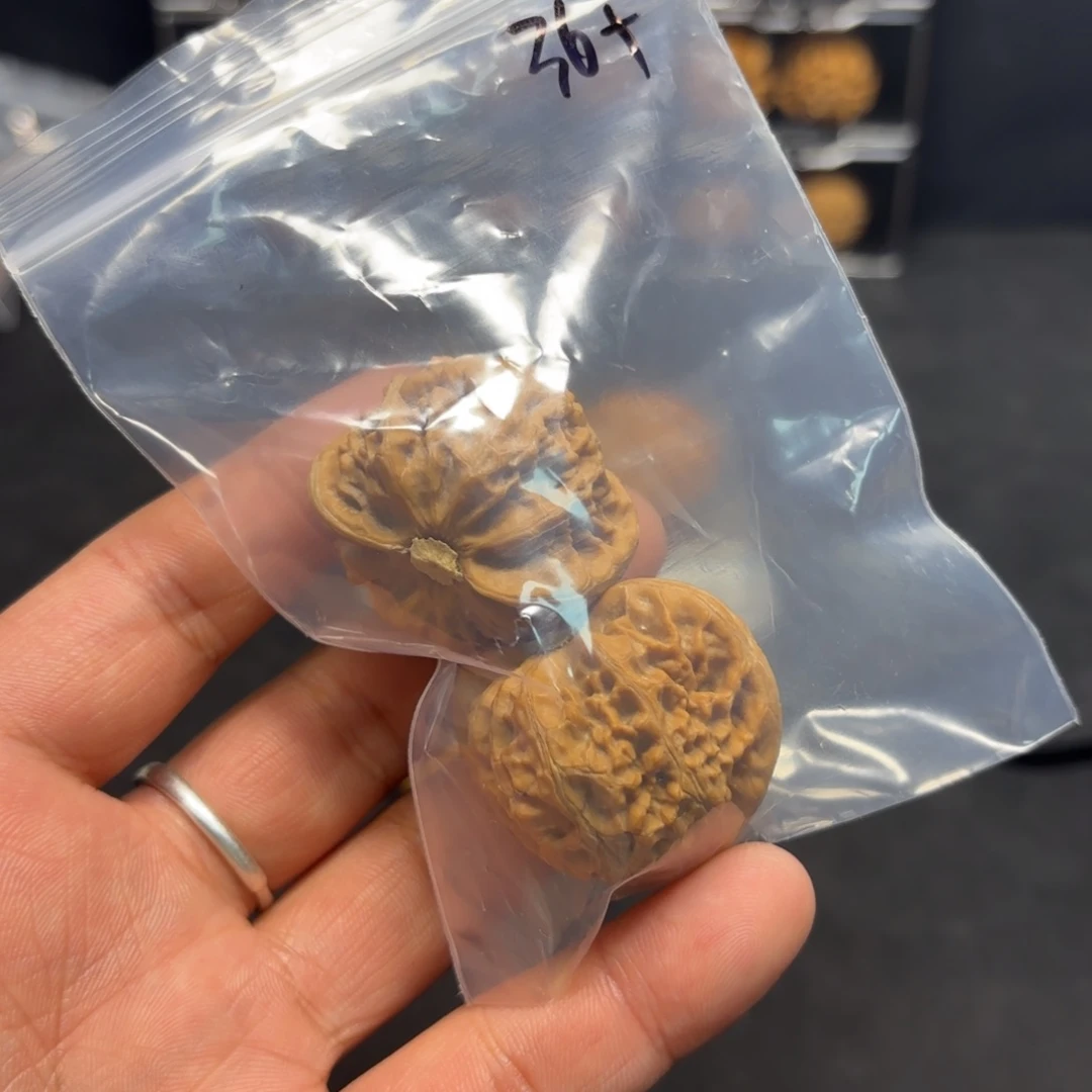 ****灰文玩核桃把件36宫灯