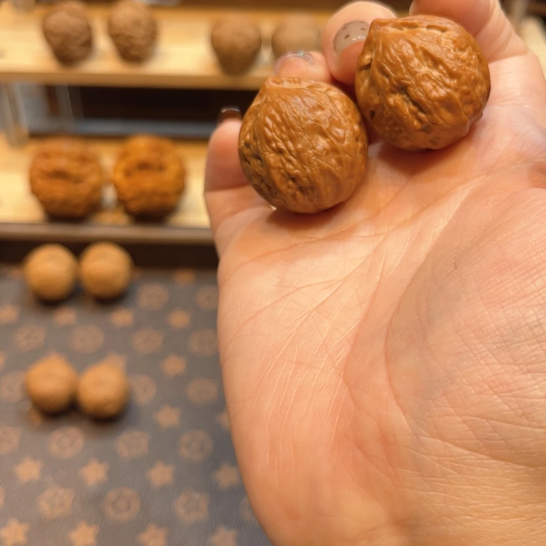 文玩核桃把件大肚八棱