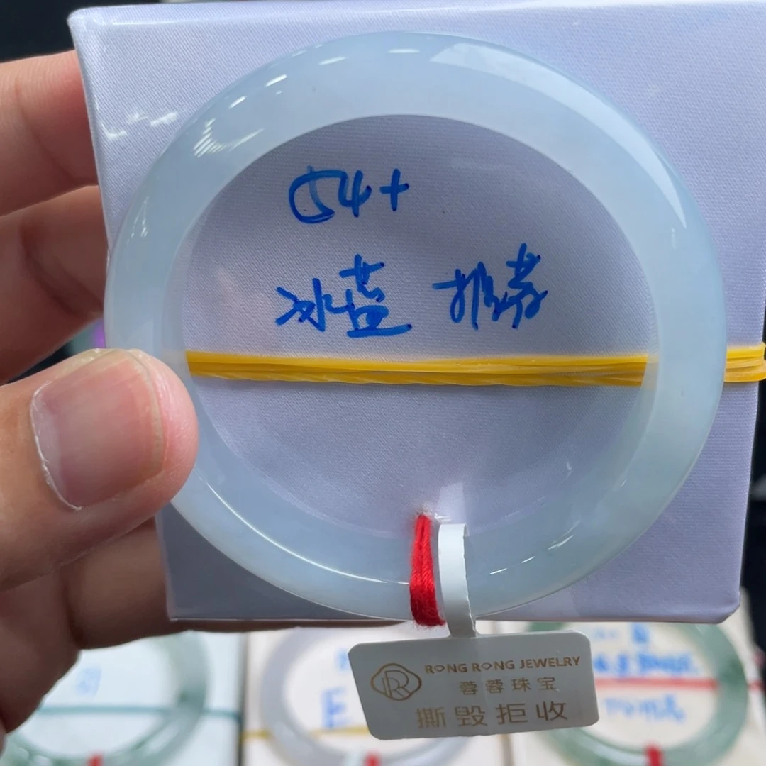 翡翠手镯未镶嵌翡翠手镯