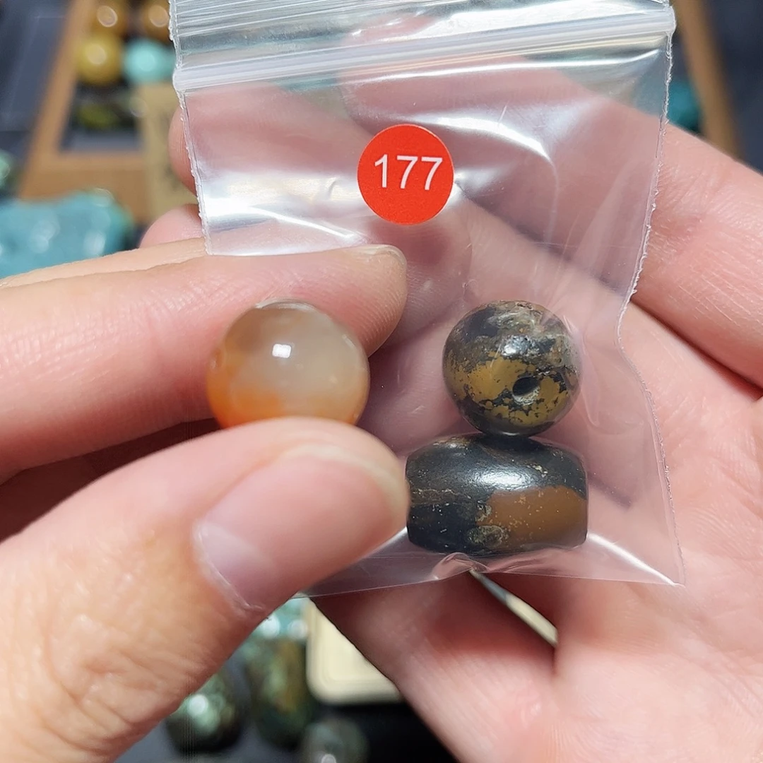 乌***i玛瑙/玉髓未镶嵌珠宝奇石