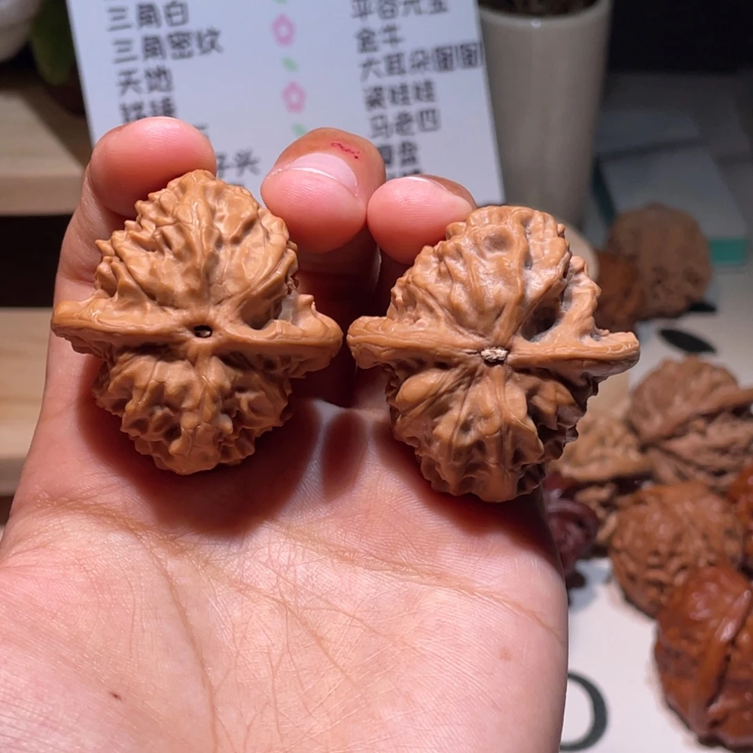 等****文玩核桃吊坠37.7 39 野狼 6325
