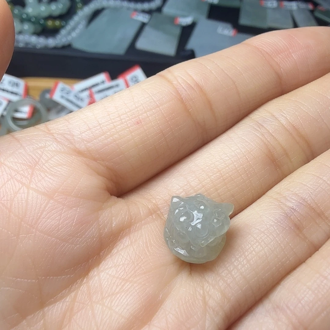 佳***仔翡翠未镶嵌颈饰天然缅甸翡翠A货