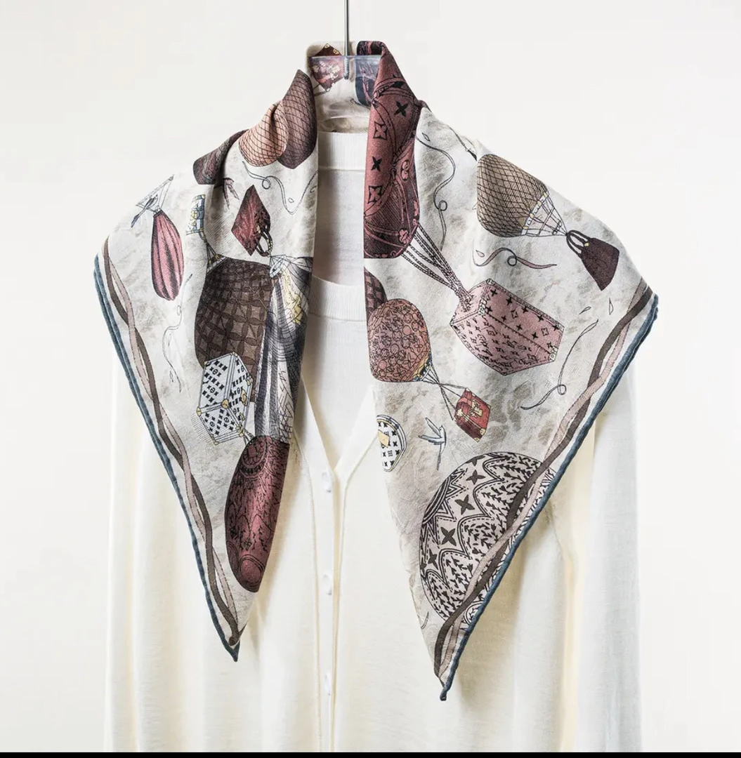 《玫瑰故事》刘亦菲热气球双面异色手卷边中方巾65x65cm桑丝绫