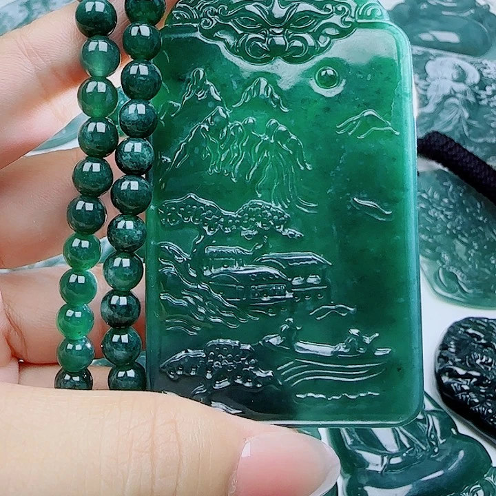 翡翠未镶嵌颈饰多样性发货天然的A货翡翠