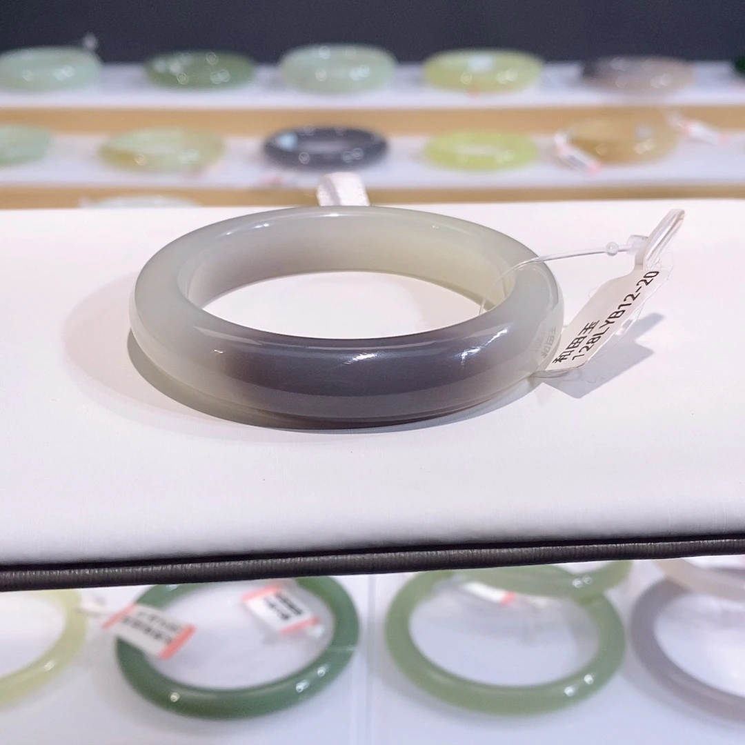 未镶嵌手镯和田玉楠