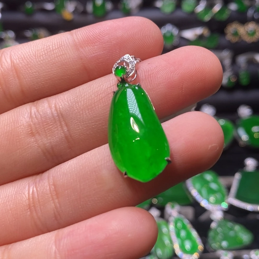 翡翠颈饰18K金镶嵌天然翡翠