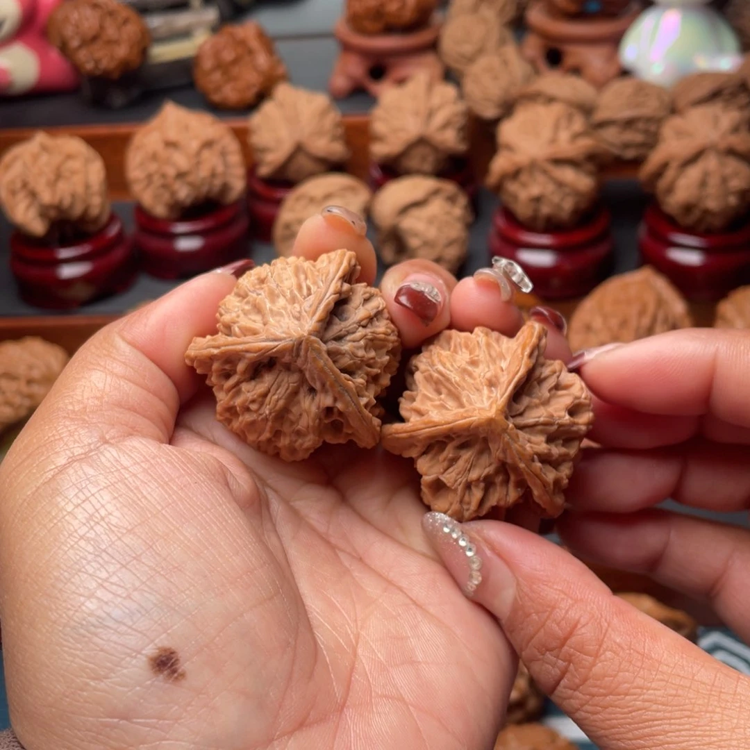 【闪购商品】文玩核桃把件盘山奔37