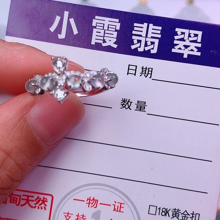 翡翠18K金镶嵌颈饰缅甸翡翠A货