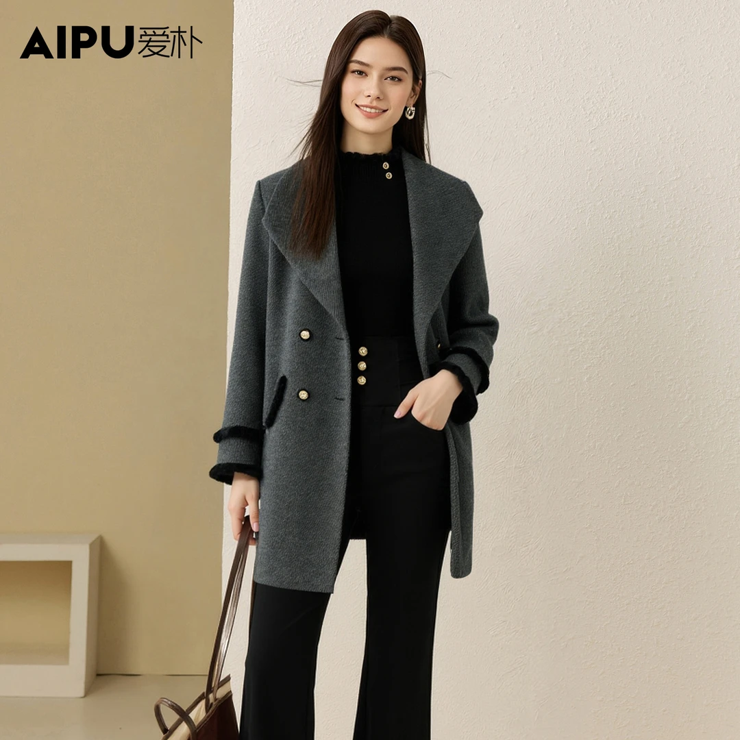 爱朴大码女装时尚简约减龄复古港风慵懒风时尚显瘦短外套女23507