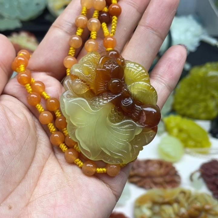 蛇纹石玉未镶嵌颈饰