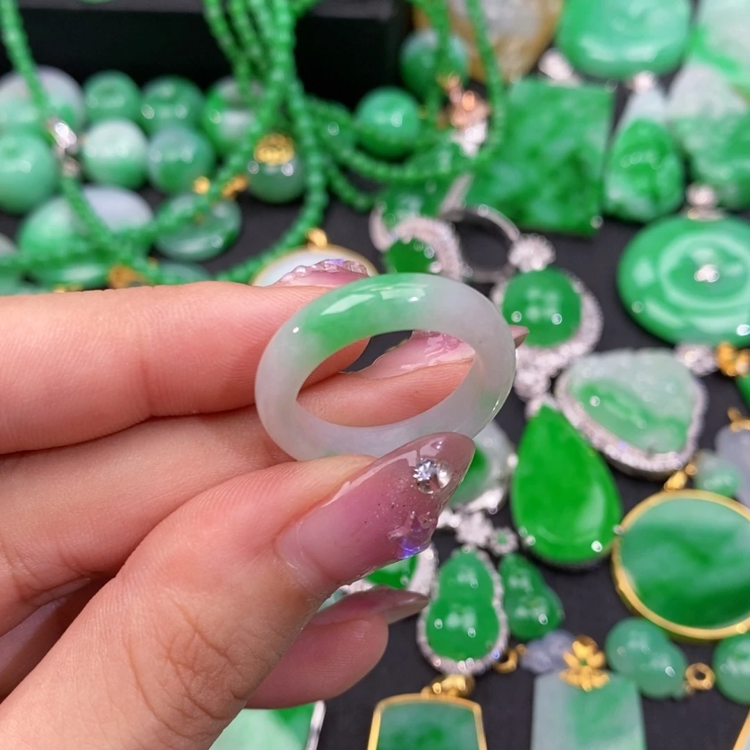 翡翠戒指未镶嵌翡翠