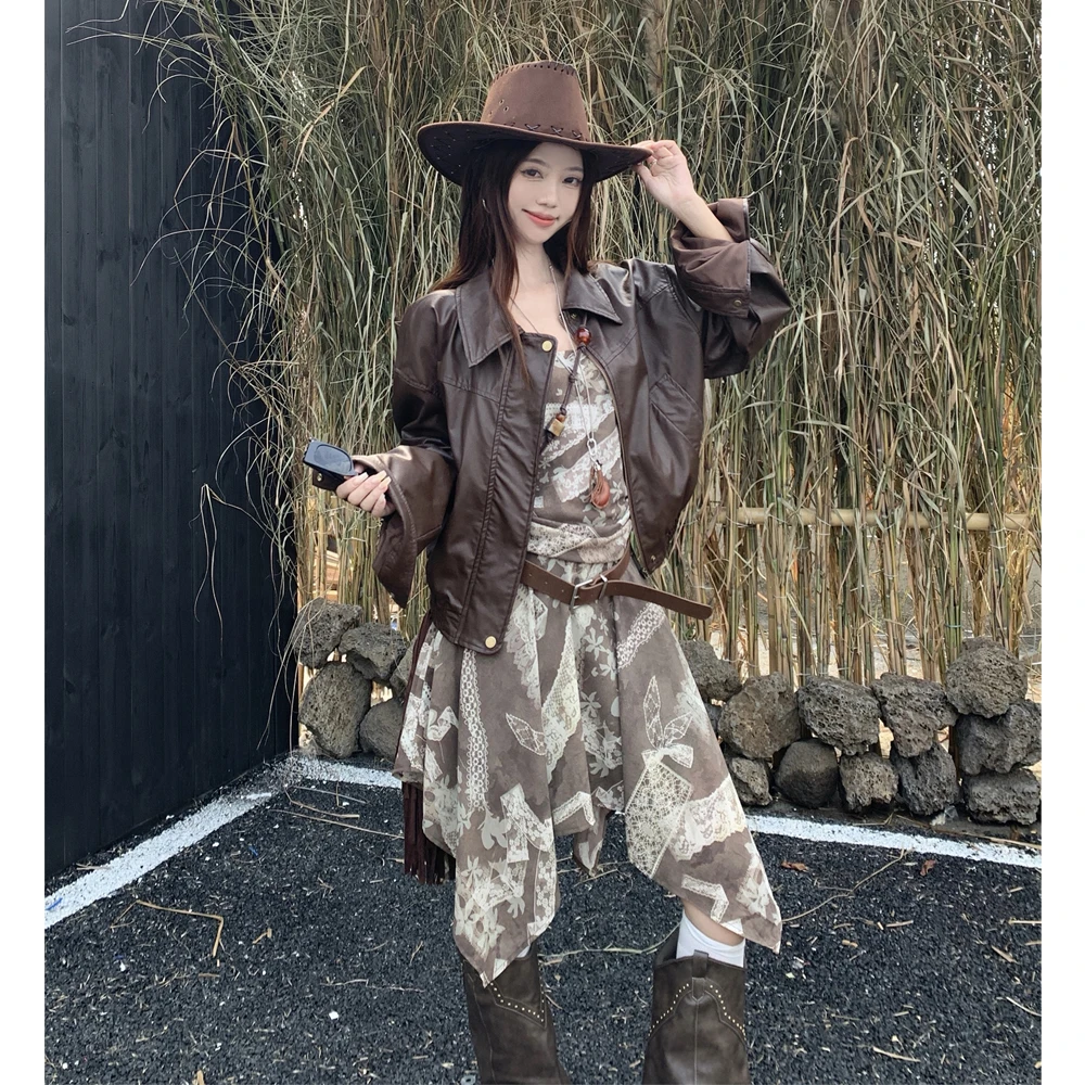 复古小众帅气质感PU皮衣外套女设计不规则印花吊带连衣裙两件套