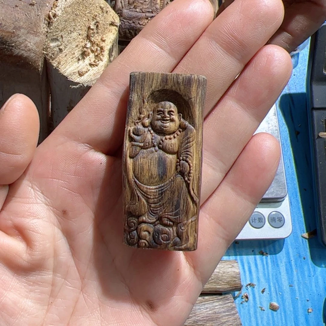 沉香吊坠白棋弥勒禅字7.4克