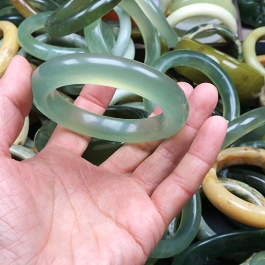 蛇纹石玉手镯未镶嵌余*