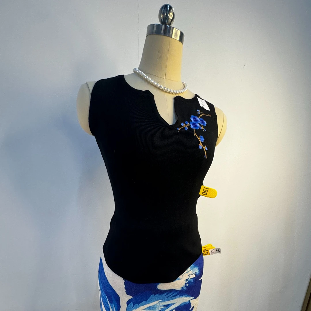 中式县城文学国风修身刺绣黑色背心