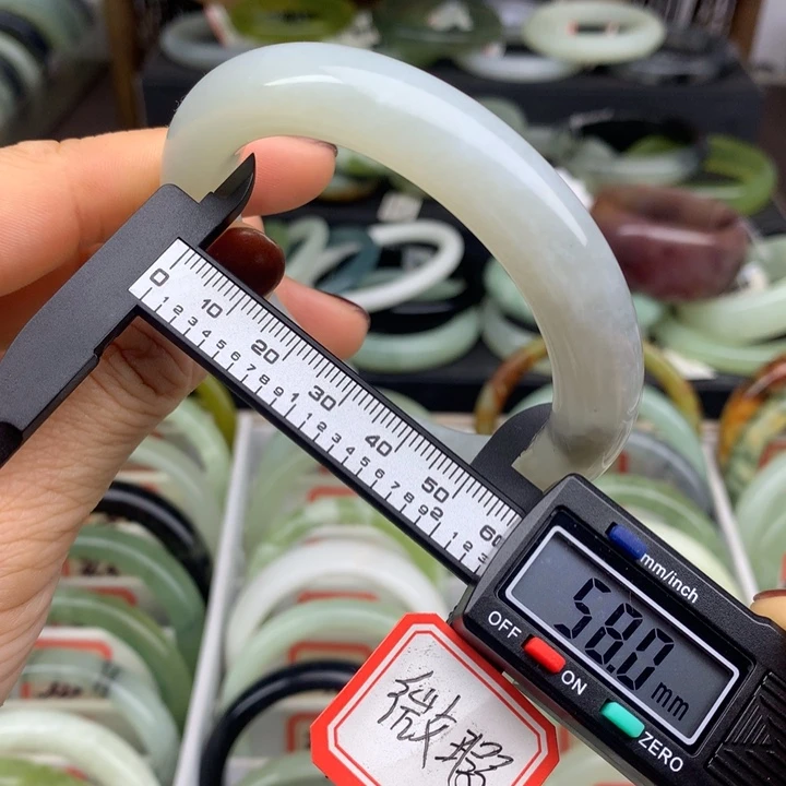 蛇纹石玉未镶嵌手镯371