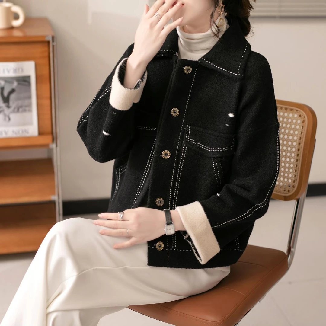 A145 女士短款翻领大衣