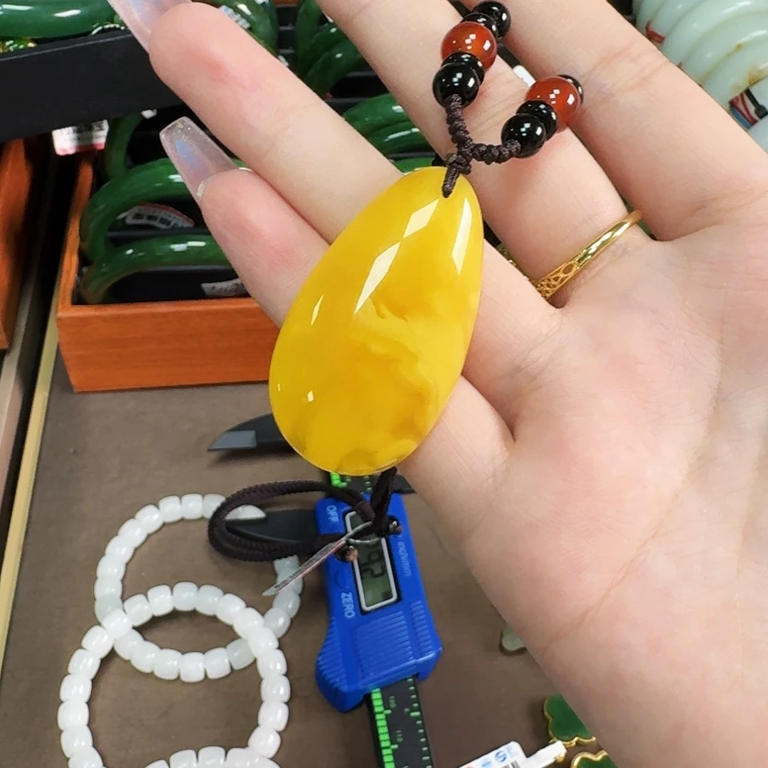 未镶嵌颈饰蜜蜡吊坠