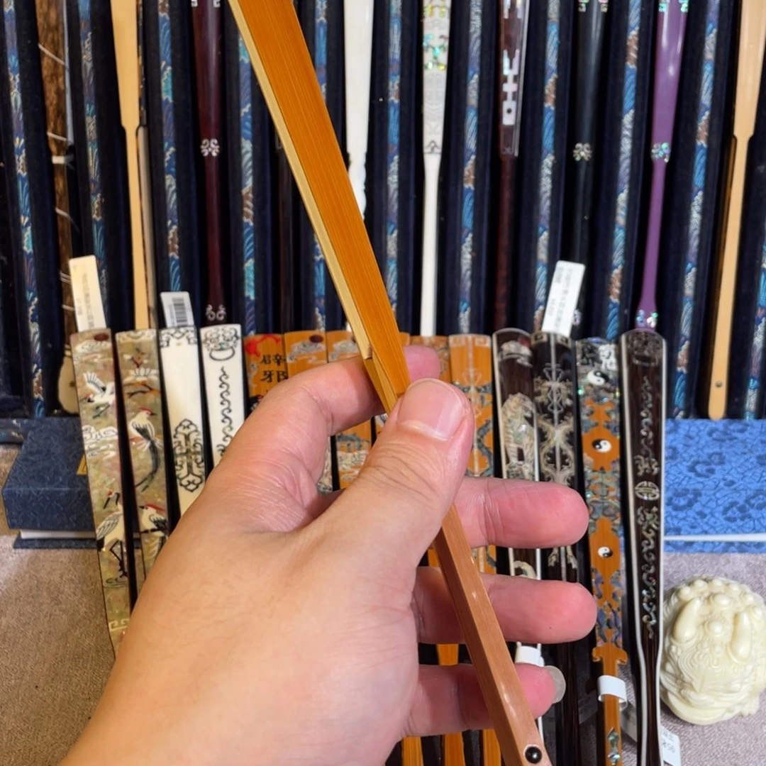扇子手工制作工艺精湛