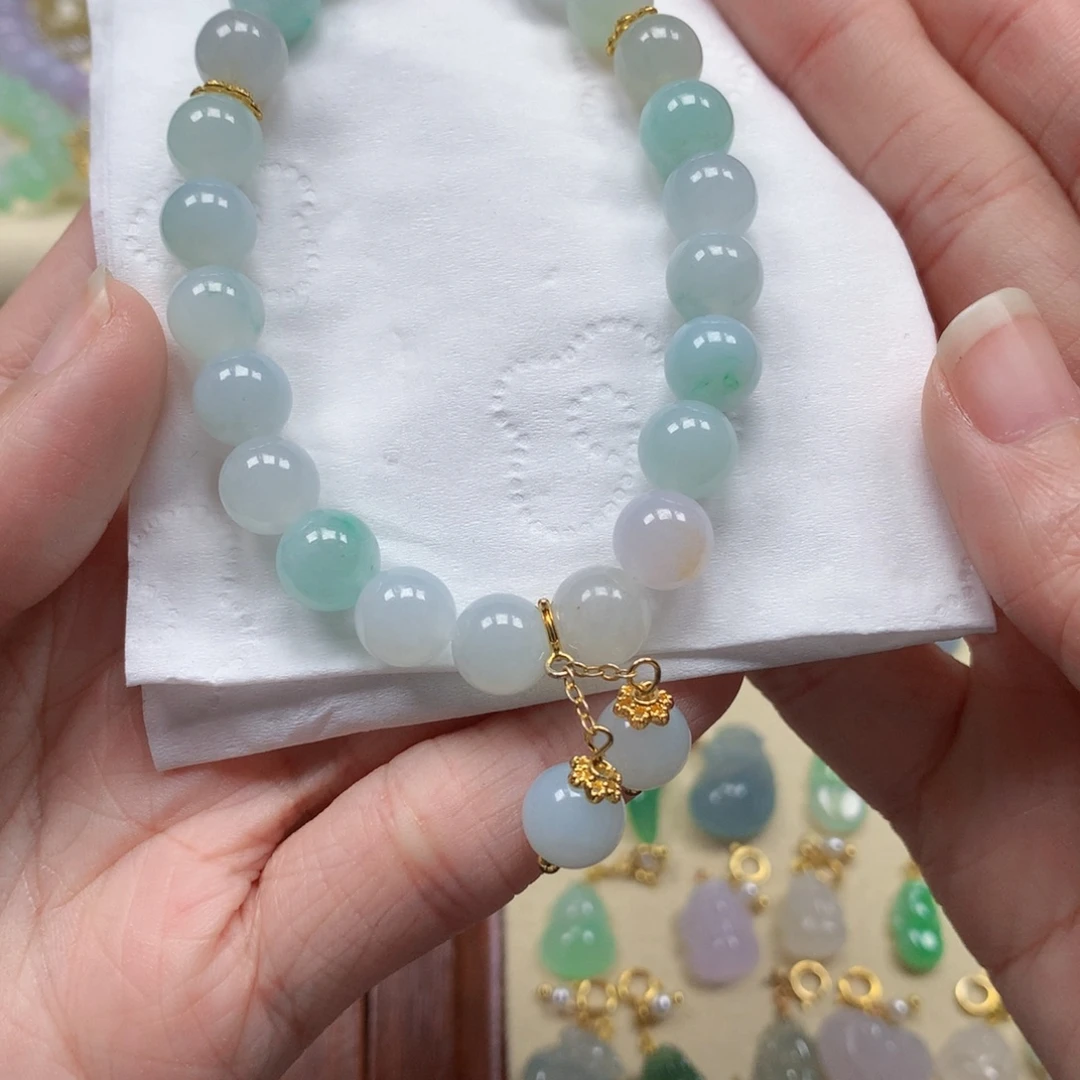 翡翠未镶嵌颈饰是