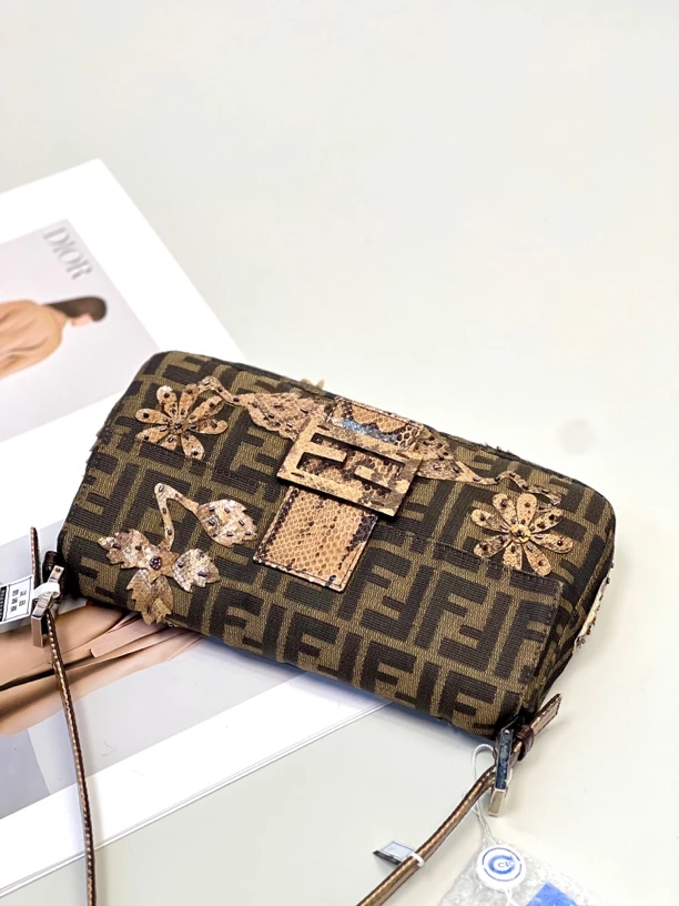 95新 FENDI/芬迪 夏七中古/枯叶稀有皮老花法棍/单肩包