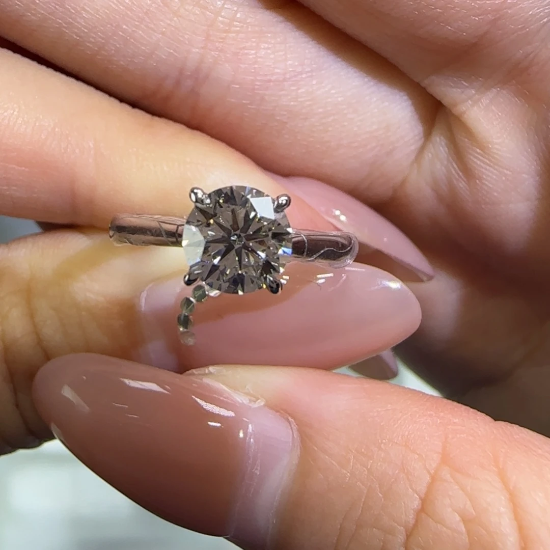 铂Pt950镶嵌实验室培育钻石1卡经典四爪