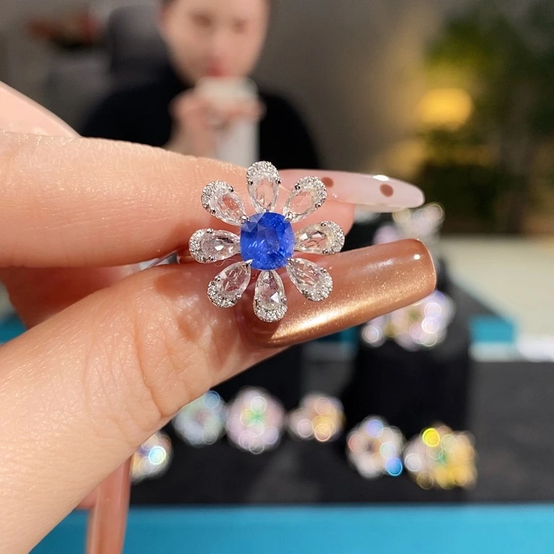 戒指18K金镶嵌蓝宝石1.3ct无烧矢车菊aigs