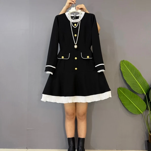 早春新款时尚洋气木耳花边拼接显瘦连衣裙