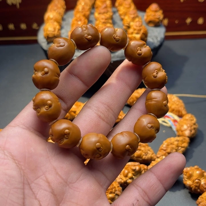 橄榄核吊坠童趣百态