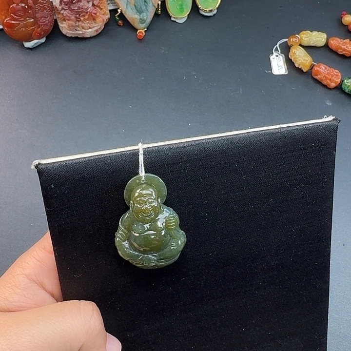 翡翠未镶嵌颈饰佛公