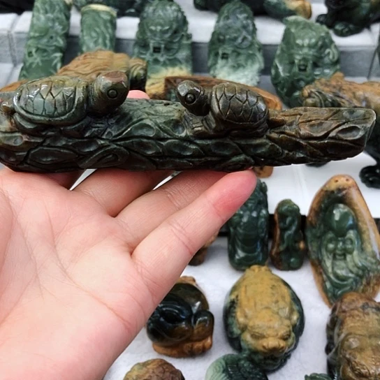 未镶嵌岫岩河磨玉（透闪石质玉）把件