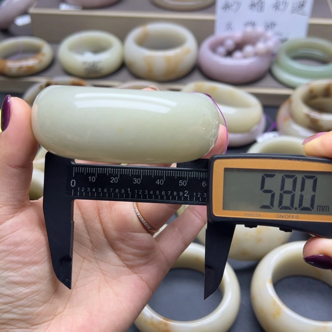 石英质玉（佘太翠）未镶嵌手镯